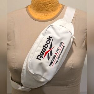 EUC Reebok Printemps & Été 1895 White Red and Blue Fanny Pack